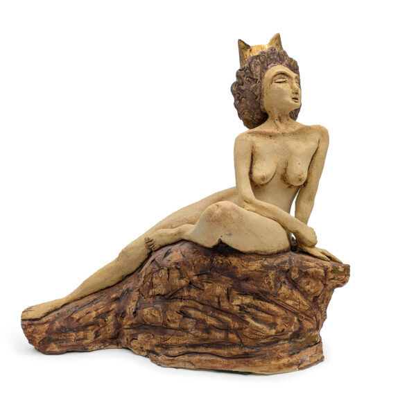 Ceramic sculpture of a nude woman, seated with her legs to one side. She looks to the side. She has brown head and wears a headpiece resembling a crown.