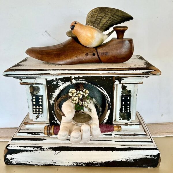 Victoria Bochat - Assemblage Lend Me A Hand